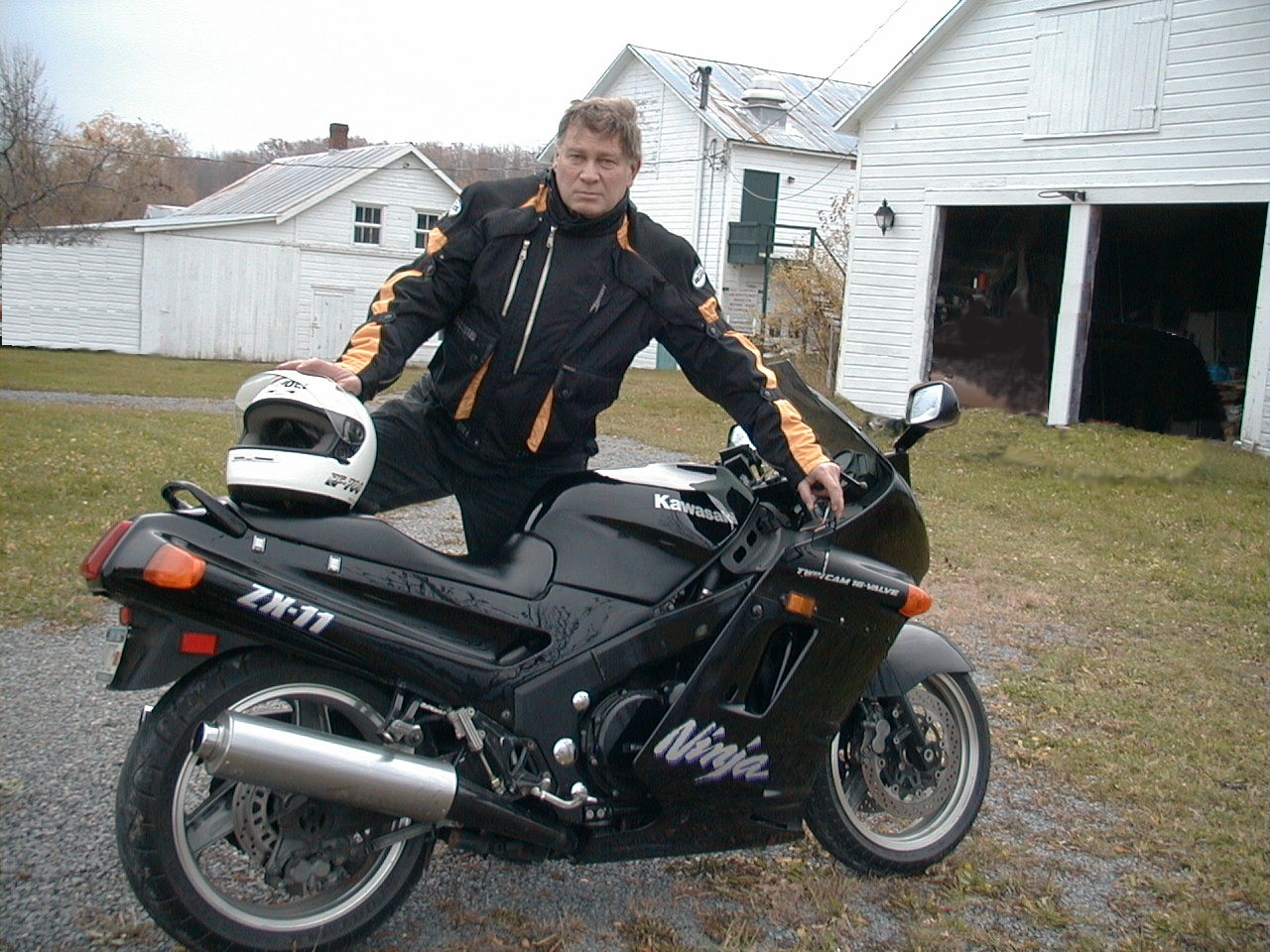 zx0051a.jpg (350380 bytes)