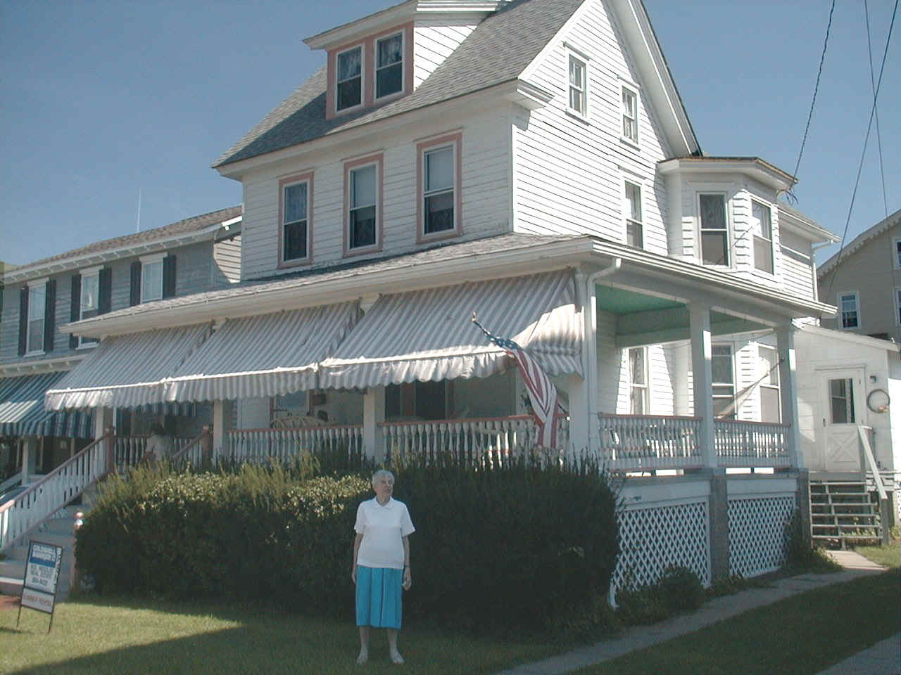 image43.jpg (300610 bytes)