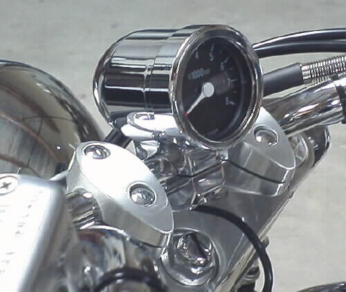 Tach.jpg (35964 bytes)